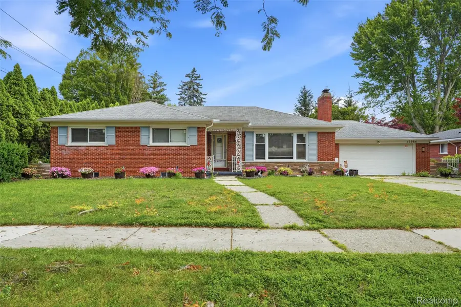 19986 E Doyle Place, Grosse Pointe Woods, MI 48236 - #2