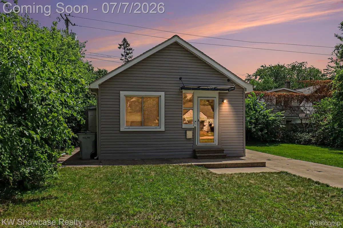 435 W Sonoma Avenue, Hazel Park, MI 48030 - #1