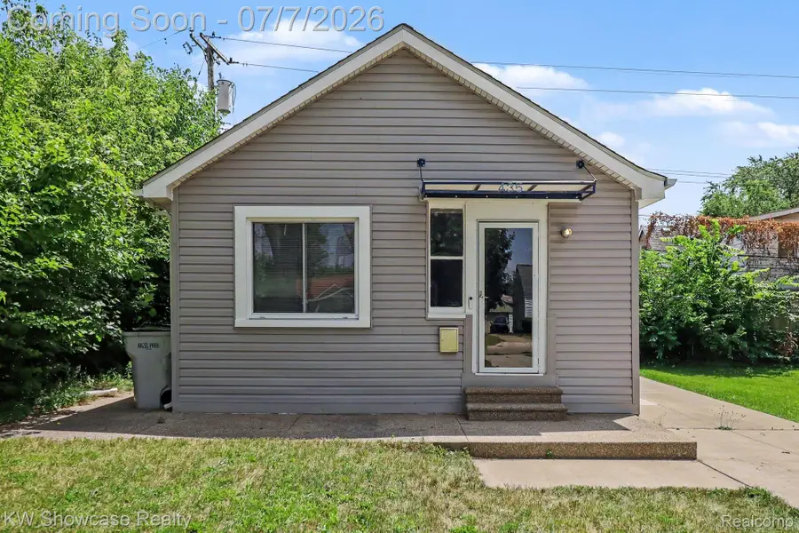435 W Sonoma Avenue, Hazel Park, MI 48030 - #3