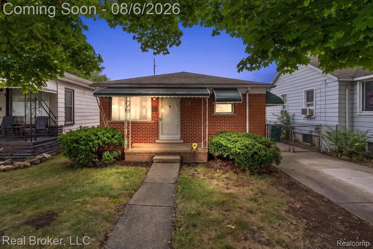 2106 Reo Avenue, Lincoln Park, MI 48146 - #1