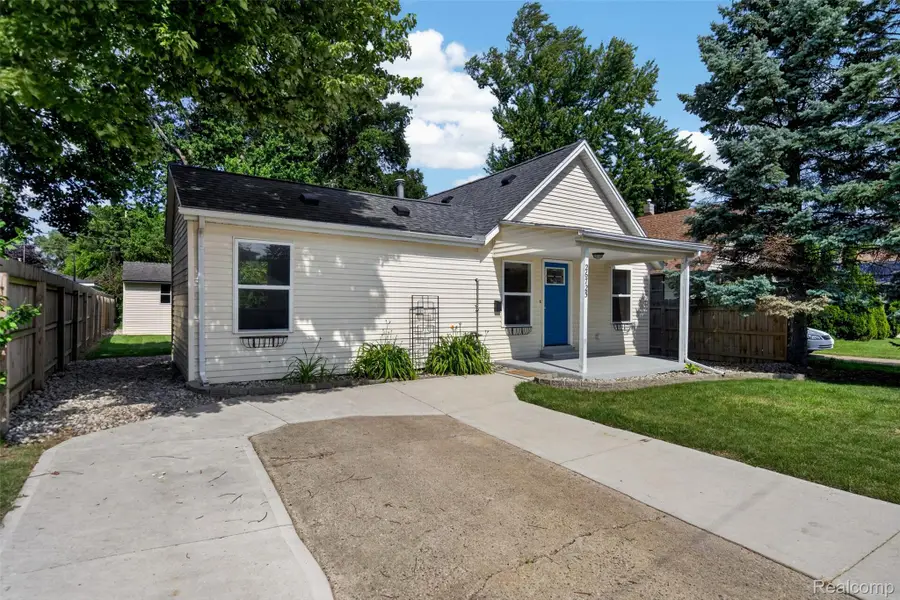 26725 Palmer Blvd, Madison Heights, MI 48071 - #3