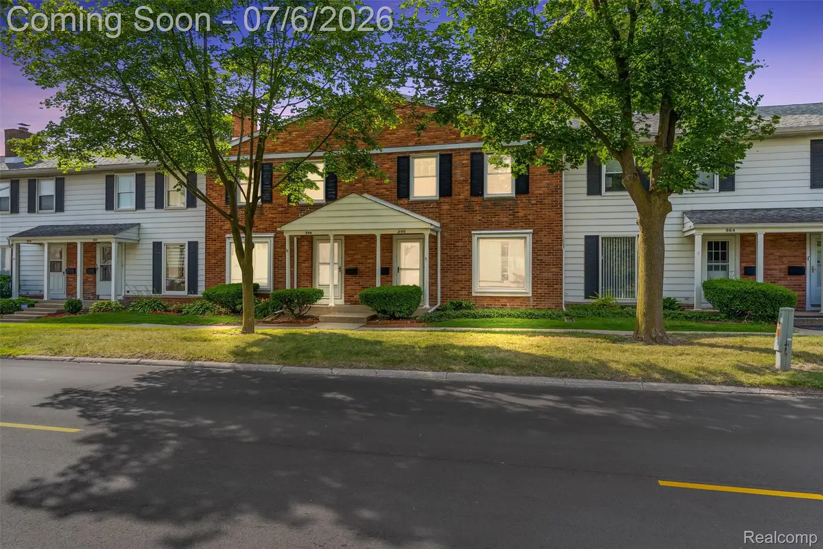 906 E Kearsley Street, Flint, MI 48503 - #1