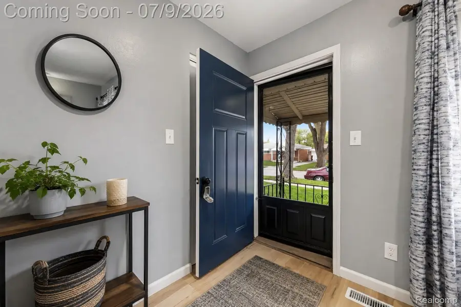 7218 Superior, Center Line, MI 48015 - #2