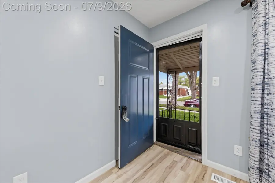7218 Superior, Center Line, MI 48015 - #3