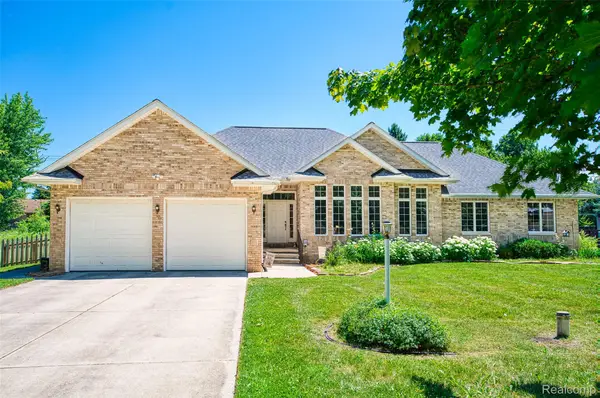 5382 Meadowlawn Road, Fowlerville, MI 48836