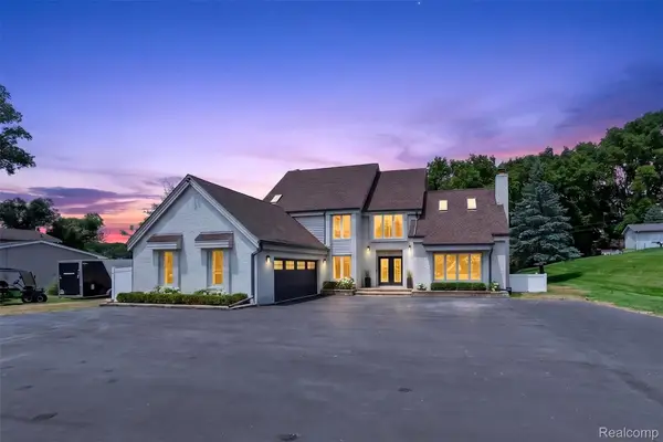 5136 Commerce Road, WestBloomfield, MI 48324