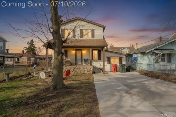 22453 E 10 Mile Road, StClairShores, MI 48080