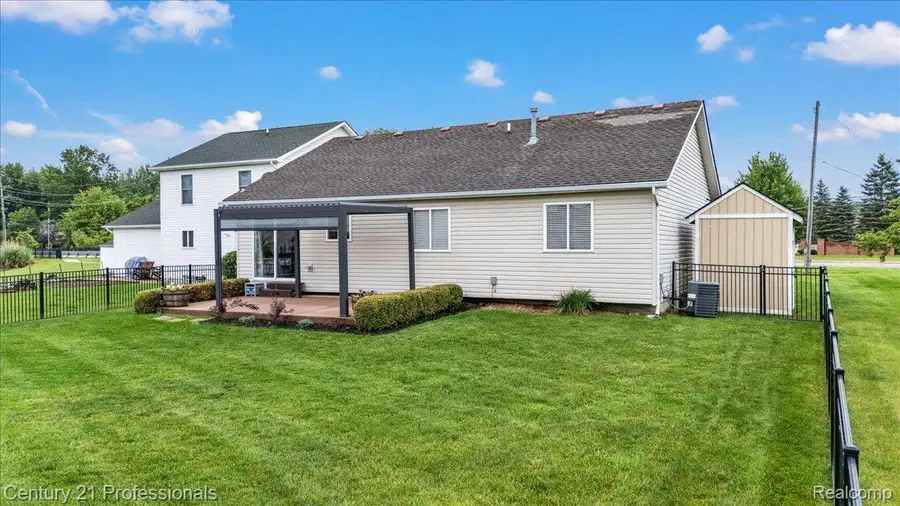 53611 County Line Road, New Baltimore, MI 48047 - #3