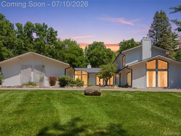 670 W Snell Road, Rochester, MI 48306