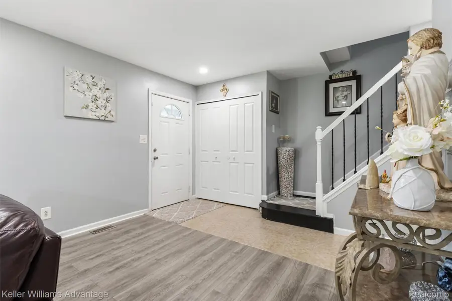 8948 Shawn Drive, Sterling Heights, MI 48312 - #2