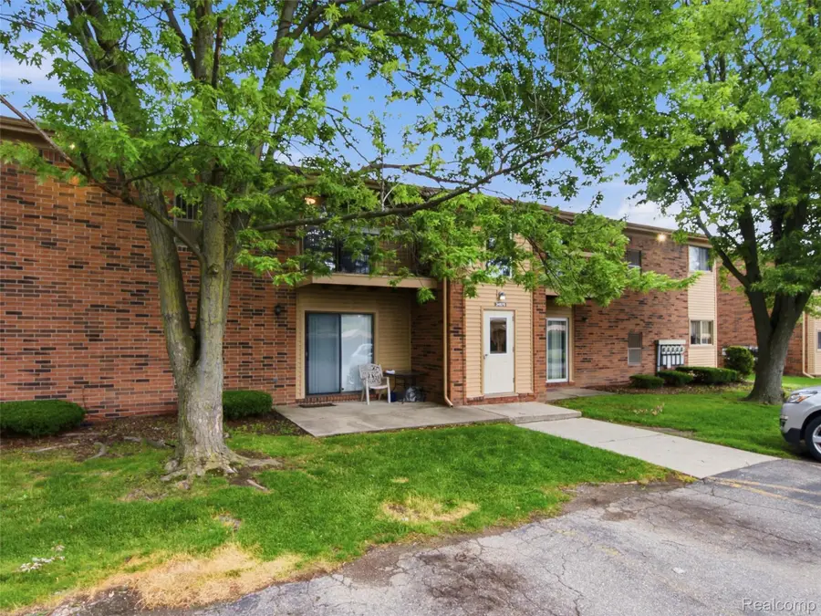 34670 Clarkson Drive W, Fraser, MI 48026 - #2