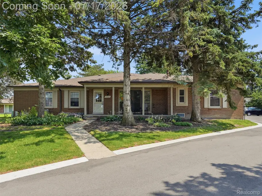 49139 Conway Court #25, Utica, MI 48315 - #2