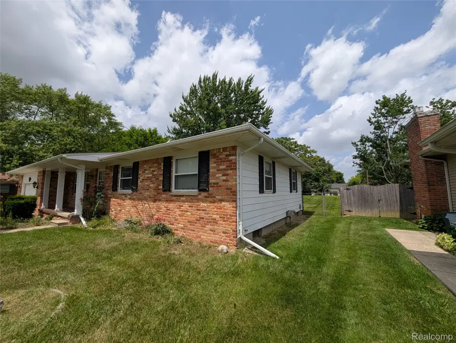 1444 Knollridge Lane, Flint, MI 48507 - #2
