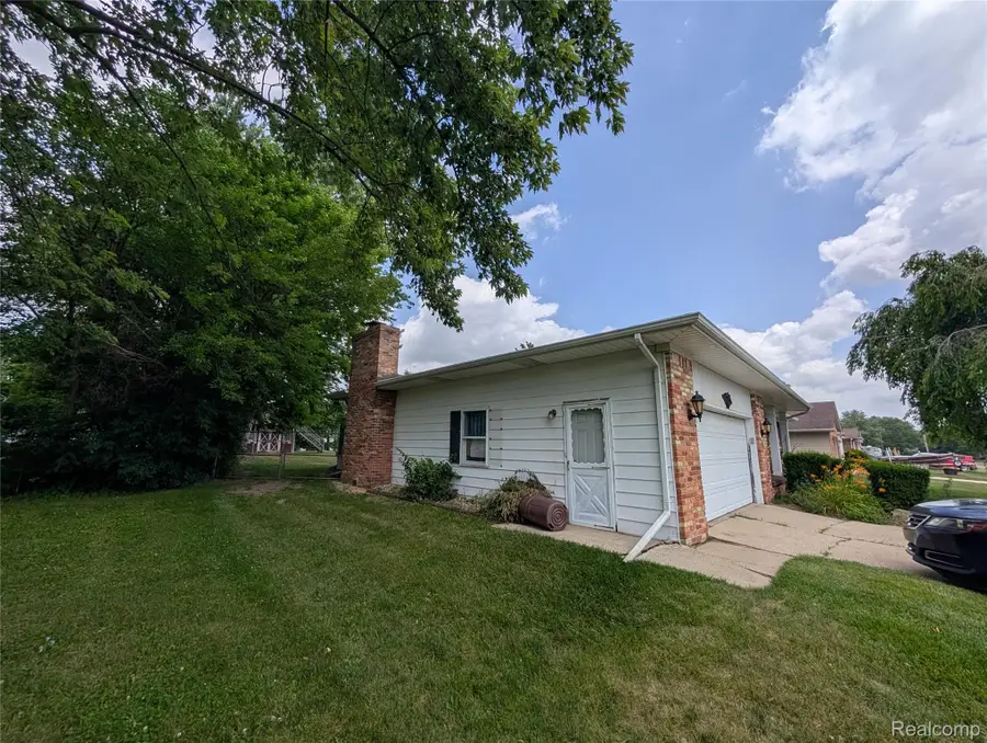 1444 Knollridge Lane, Flint, MI 48507 - #3