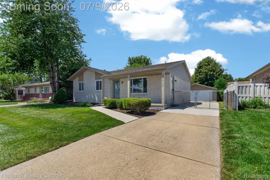 40925 Mcnamara Drive, Clinton, MI 48038 - #2