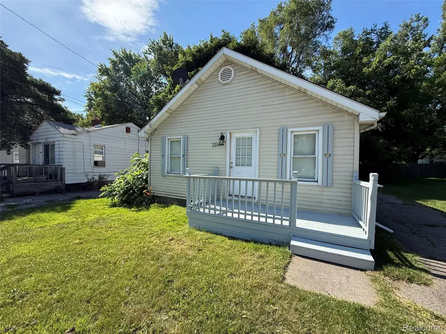 2194 E Bristol Road, Burton, MI 48529 - #2