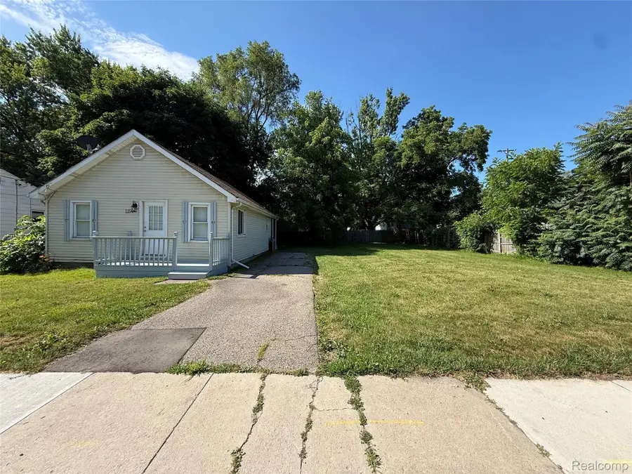 2194 E Bristol Road, Burton, MI 48529 - #3