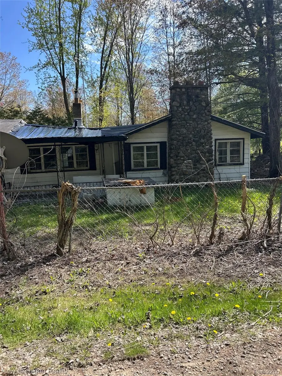 242 Hickory Street, Gladwin, MI 48624 - #3