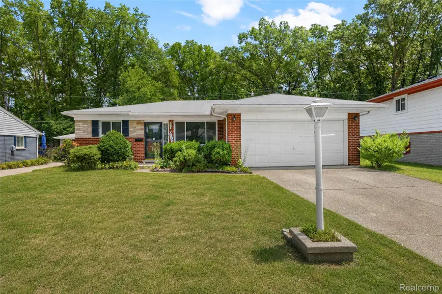 26122 Warner Avenue, Warren, MI 48091 - #2