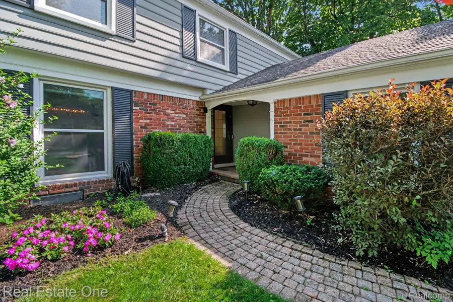 5963 Barnstable Court, West Bloomfield, MI 48322 - #3