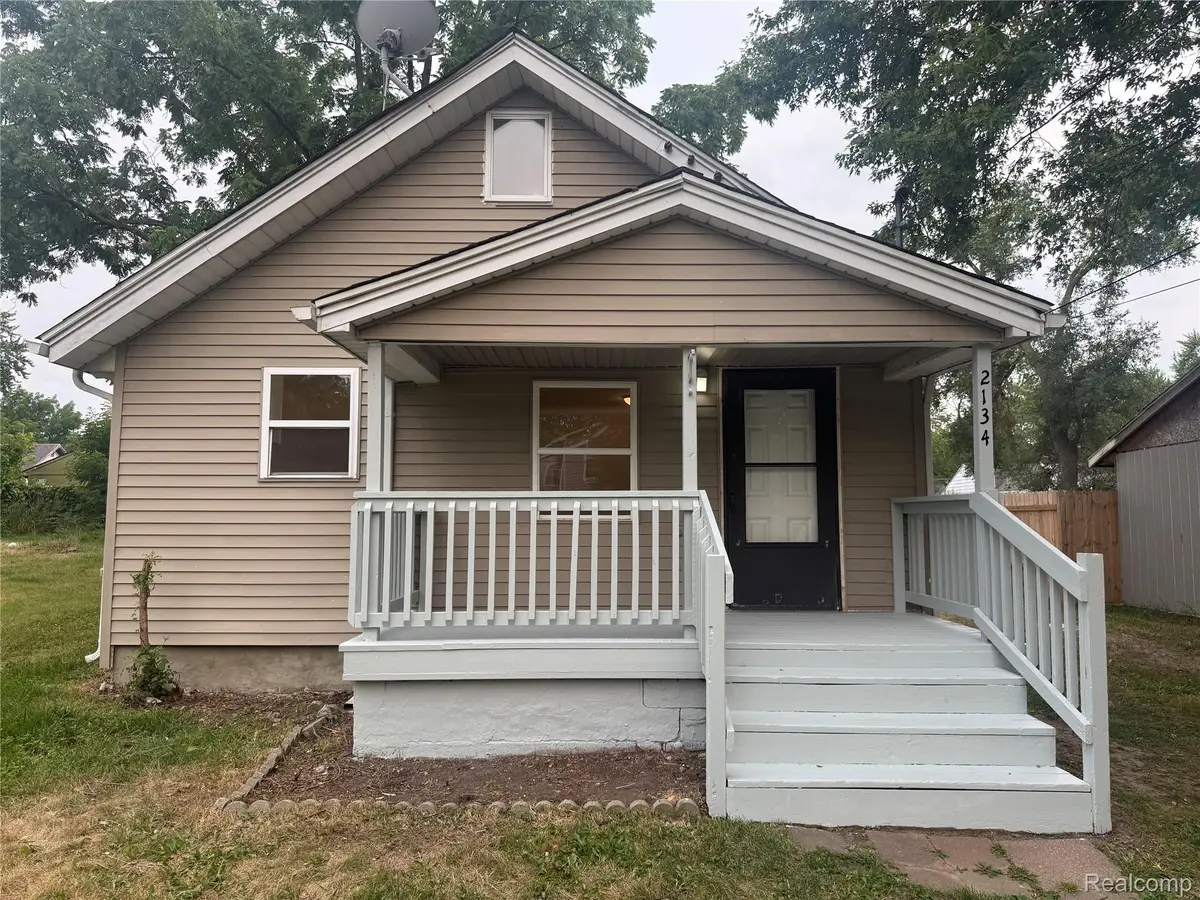 2134 E Mclean Avenue, Burton, MI 48529 - #1