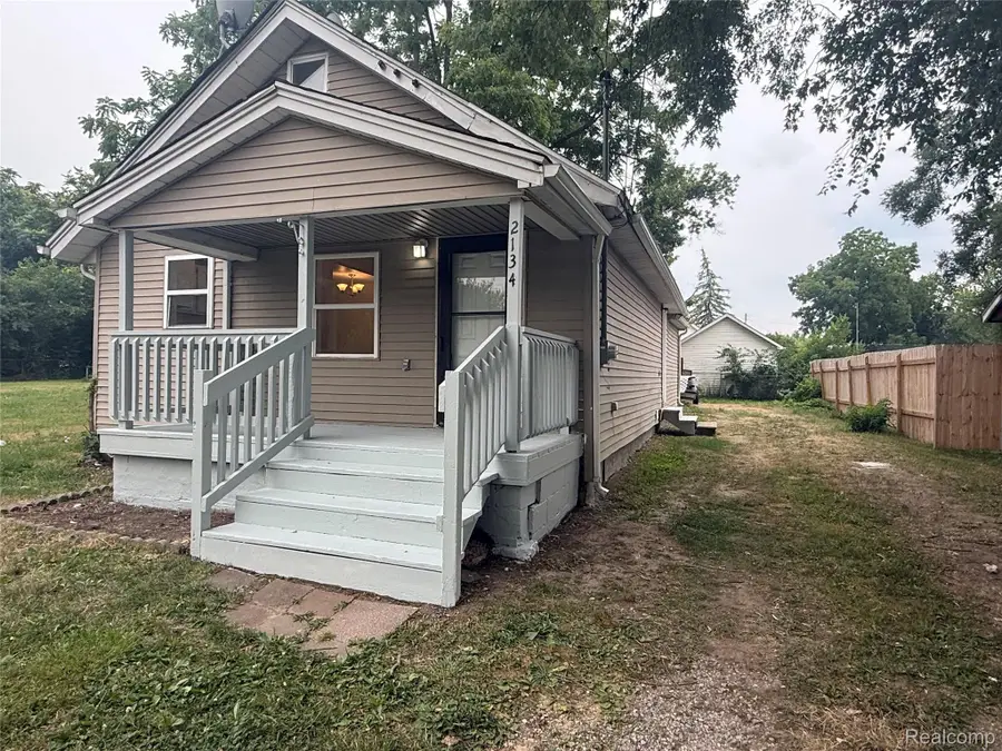 2134 E Mclean Avenue, Burton, MI 48529 - #3