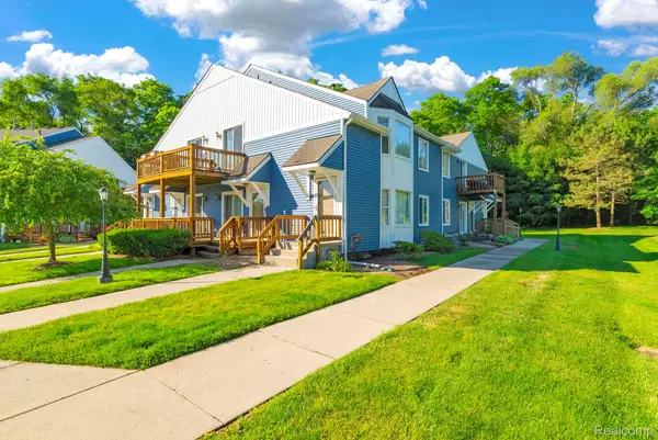45000 Bayview Drive #3, Novi, MI 48377