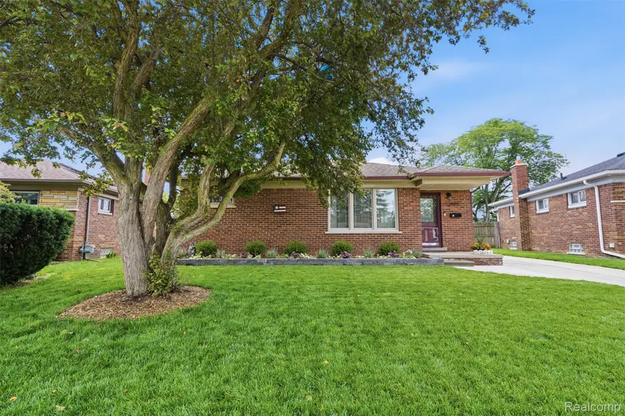 29971 Leona Street, Garden City, MI 48135 - #2