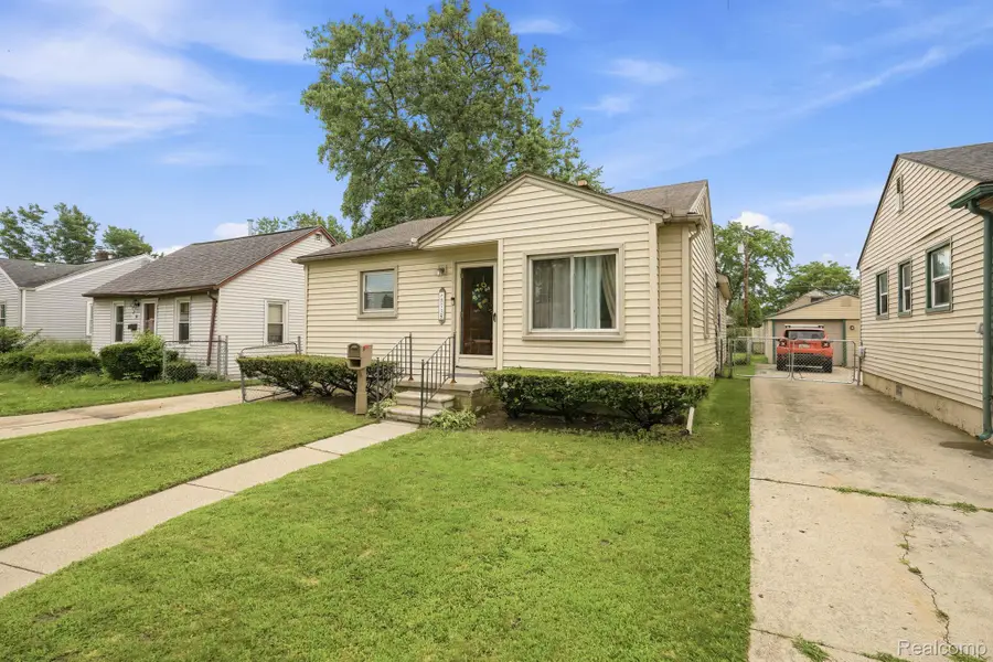 5735 N Silvery Lane, Dearborn Heights, MI 48127 - #2