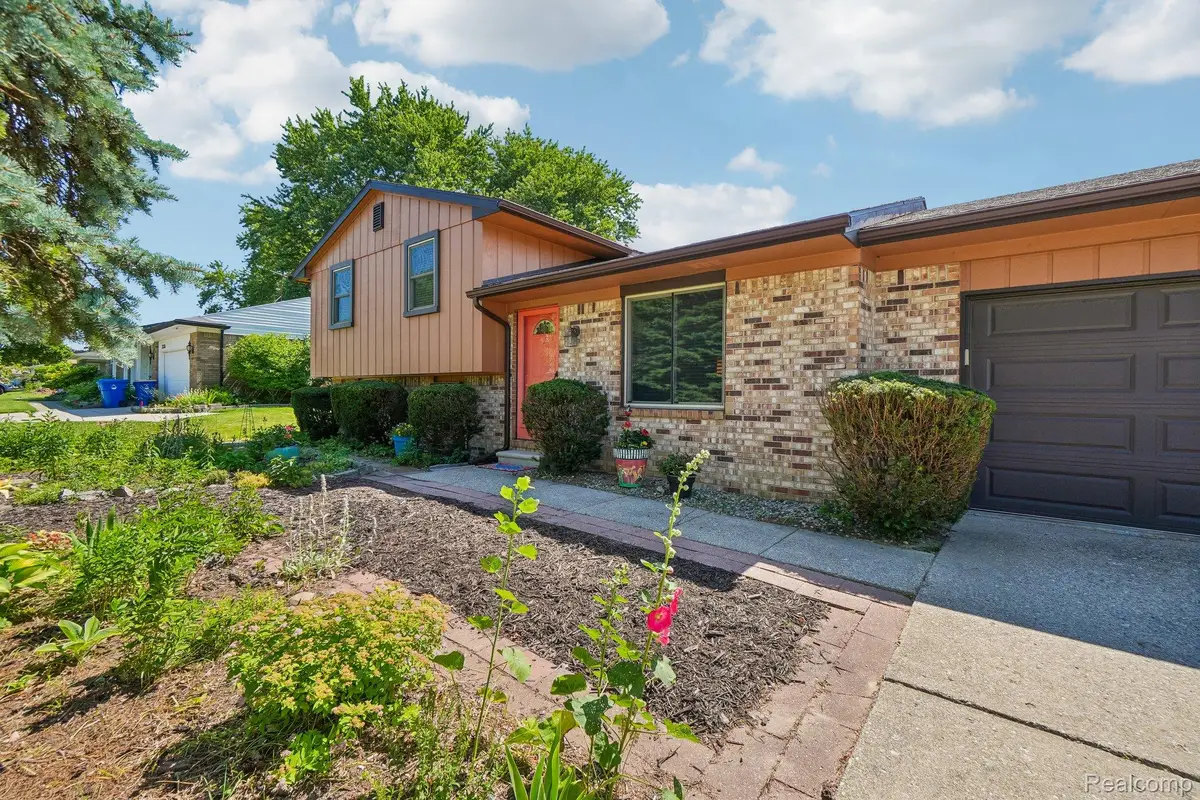 2714 Silverstone Lane, Waterford, MI 48329 - #1
