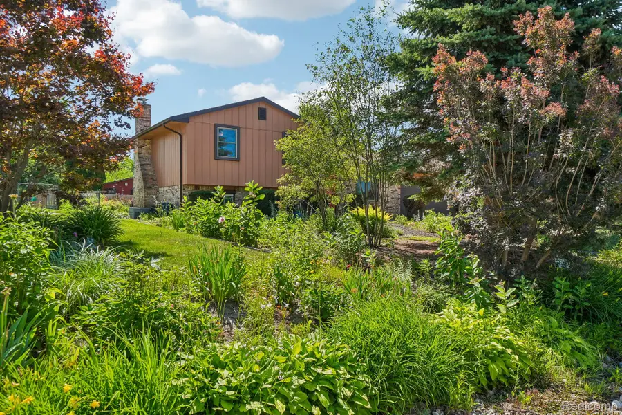 2714 Silverstone Lane, Waterford, MI 48329 - #2