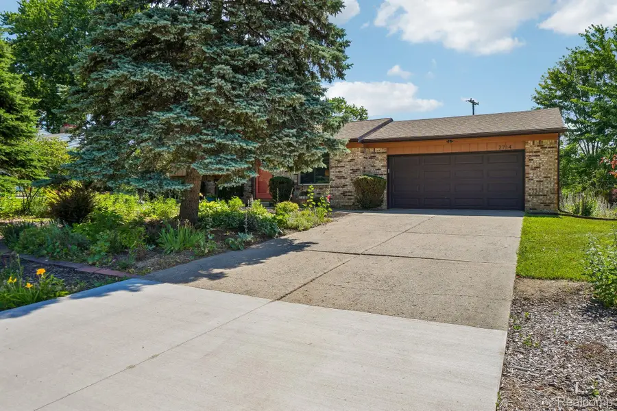 2714 Silverstone Lane, Waterford, MI 48329 - #3