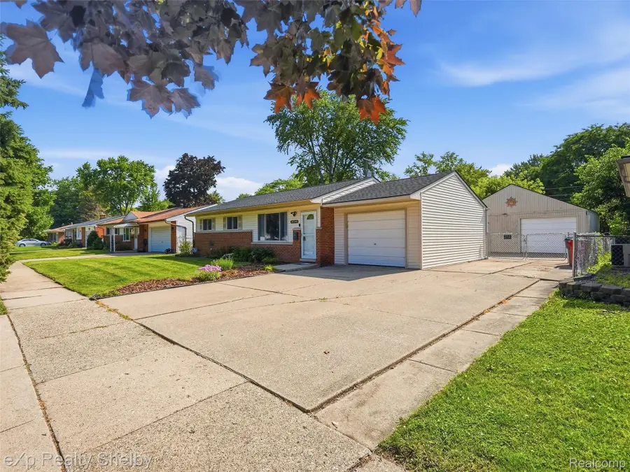 36346 Winterset Drive, Clinton Township, MI 48035 - #2