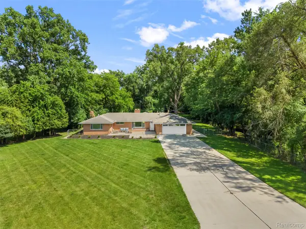 25555 Forestview Drive, Southfield, MI 48033