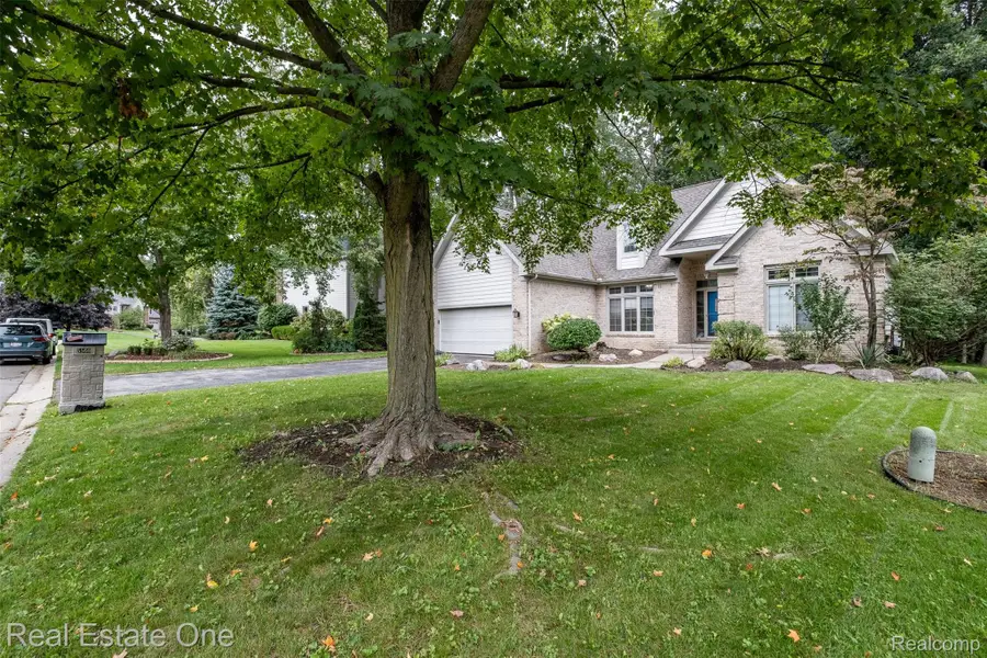 5560 Huron Hills Drive, Commerce Township, MI 48382 - #2