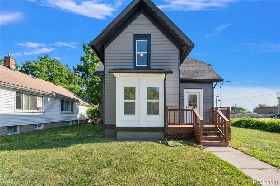 150 Robertson Street, Mount Clemens, MI 48043 - #2