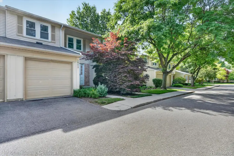 1641 Brentwood Drive, Troy, MI 48098 - #2