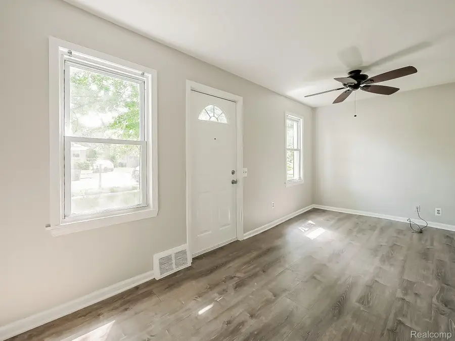 19925 Deering Street, Livonia, MI 48152 - #2