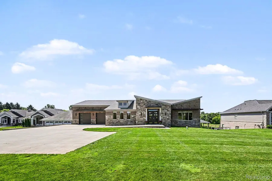 2943 Sleeth Road, Commerce Township, MI 48382 - #2
