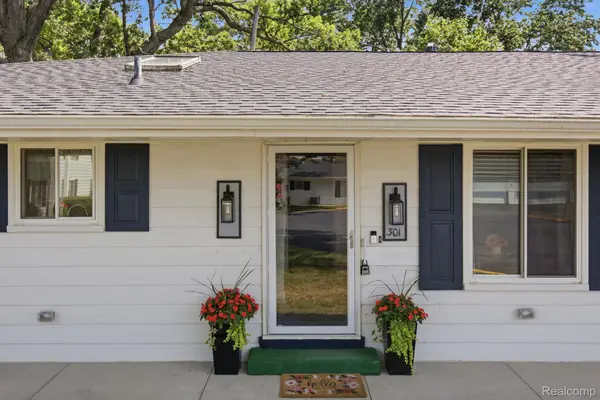 1501 River Road #301, St, MI 48079
