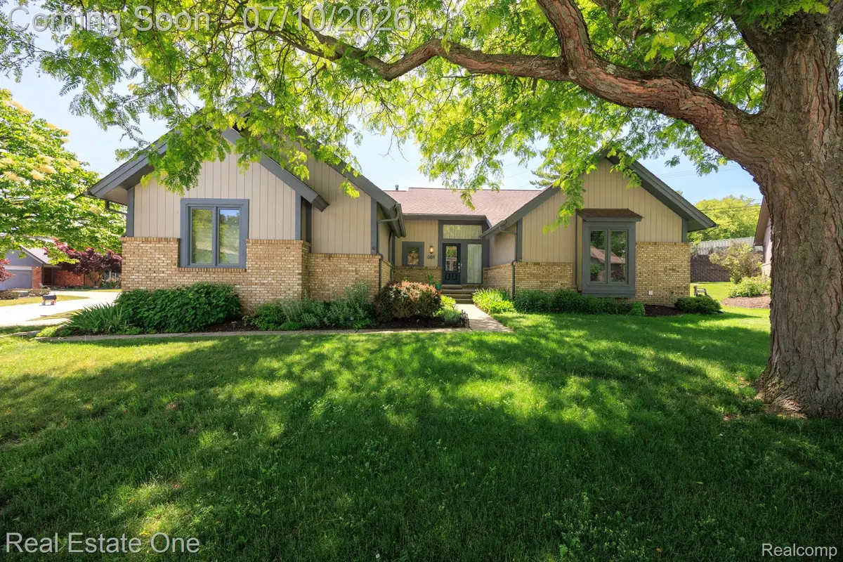 986 River Bend Drive, Rochester Hills, MI 48307 - #1