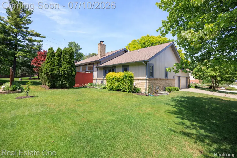 986 River Bend Drive, Rochester Hills, MI 48307 - #2