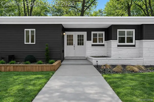 2566 Harrington Road, RochesterHills, MI 48307