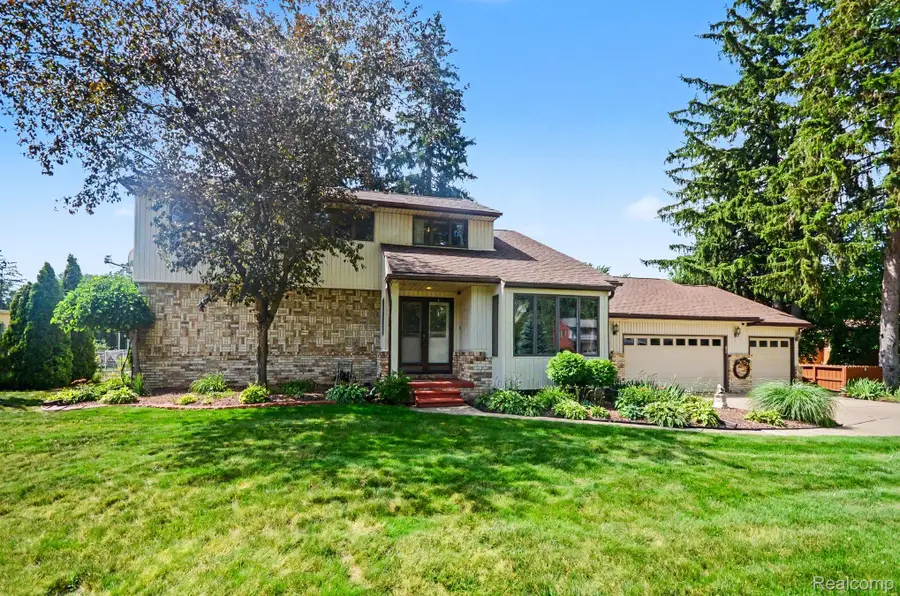 52905 Heatherway Drive, Utica, MI 48316 - #2