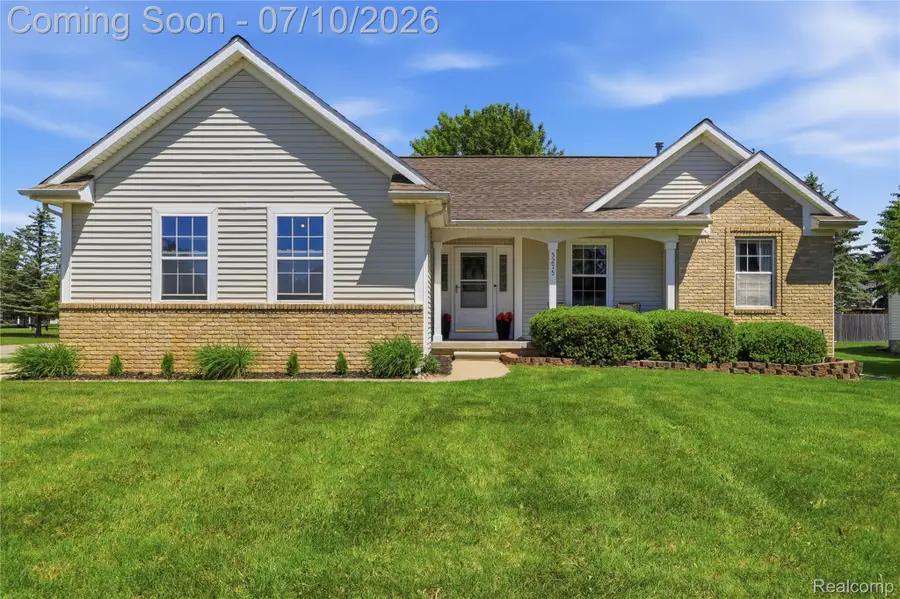5275 E Maple Avenue, Burton, MI 48439 - #2