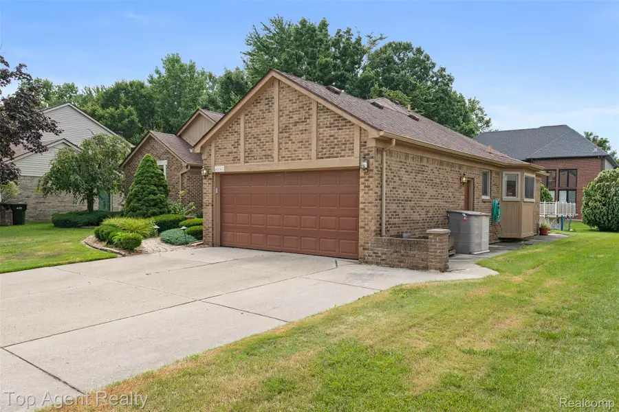 40363 Denbigh Drive, Sterling Heights, MI 48310 - #2