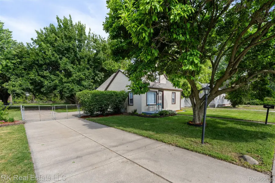 27073 Gilbert Drive, Warren, MI 48093 - #2