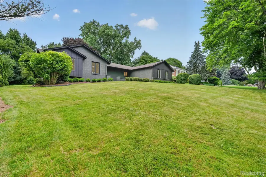 756 Great Oaks Drive, Bloomfield, MI 48304 - #3