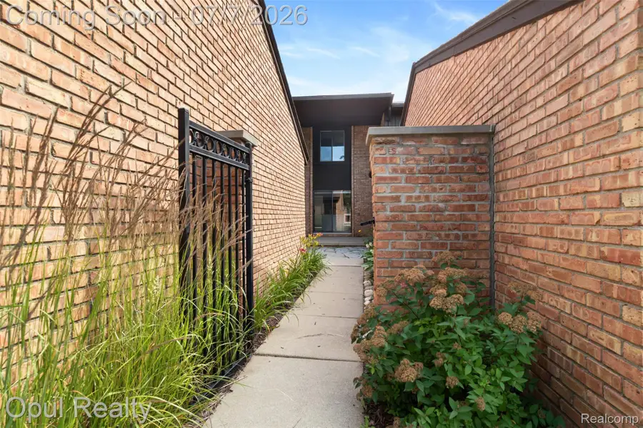 3961 Chablis Street, West Bloomfield, MI 48323 - #3