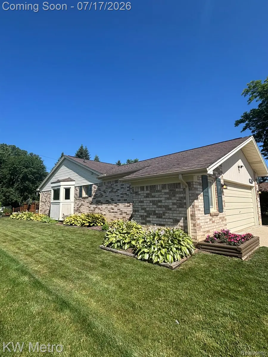 2154 Warrington Road, Rochester Hills, MI 48307 - #3
